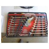 Gear wrench set SAE & metric. Missing ¼. As shown.