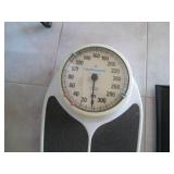 Vintage scale with 2 digital scales...