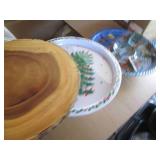 Huge box of kitchen supplies, tuppe...