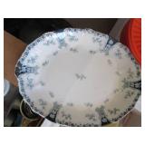 Kitchen lot Pyrex containers, mixin...