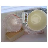 Kitchen lot Pyrex containers, mixin...