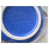 Kitchen lot Pyrex containers, mixin...