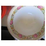 Kitchen lot Pyrex containers, mixin...