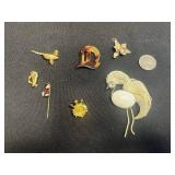 VTG Disney Minnie Mouse Enamel Pin & Vintage Gold-Tone Brooches - Collectible Jewelry Set Inc Napier