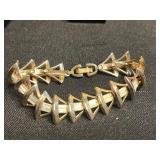 Exquisite Pennino Set - Gold-Tone Necklace, Bracelet & Earrings (Geometric Triangles)