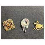 VTG Brooches Inc Weiss, Kramer & Trifari