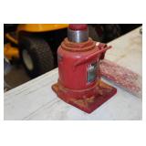 Big Red 20 Ton Hydraulic Bottle Jack