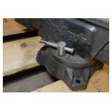 Pro Grade 7" Bench Vise