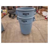(2) Rubbermaid Brute 55 Gallon Tras...