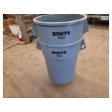 (2) Rubbermaid Brute 55 Gallon Tras...