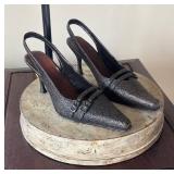 MB - "Shoes" Library Lamp