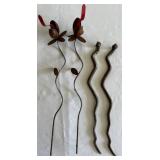 LLC - Rusty Metal Garden Sculptures - Venus Fly Trap Flowers Stems & Serpentine Snake Stems (Lot of 4)