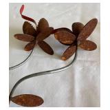 LLC - Rusty Metal Garden Sculptures - Venus Fly Trap Flowers Stems & Serpentine Snake Stems (Lot of 4)