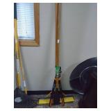 Qty of 3 utility tools. As shown. CASH ON SITE ONLY. PICKUP IS MONDAY MAY 4TH FROM 11 AM TO 4 PM. REGARDLESS WHAT THE SCHEDULE STATES.