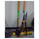 Qty of 3 utility tools. As shown. CASH ON SITE ONLY. PICKUP IS MONDAY MAY 4TH FROM 11 AM TO 4 PM. REGARDLESS WHAT THE SCHEDULE STATES.