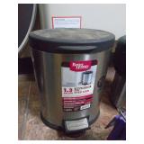 2 small trash cans. As shown. CASH ON SITE ONLY. PICKUP IS MONDAY MAY 4TH FROM 11 AM TO 4 PM. REGARDLESS WHAT THE SCHEDULE STATES.