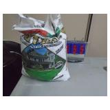 Bag of slow release lawn nitrogen. As shown. CASH ON SITE ONLY. PICKUP IS MONDAY MAY 4TH FROM 11 AM TO 4 PM. REGARDLESS WHAT THE SCHEDULE STATES.