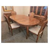 Thomasville Furniture American Contemporary Dining Table Set  (4 Chairs, 2 Leaves, Pads)