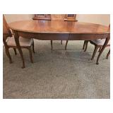 Thomasville Furniture American Contemporary Dining Table Set  (4 Chairs, 2 Leaves, Pads)