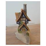 5" 1988 Heirloom Tradition Ceramic House Sculpture - Conche Condo #H3525 (Korea)