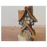 5" 1988 Heirloom Tradition Ceramic House Sculpture - Conche Condo #H3525 (Korea)