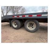 1989 Tandem-axle flatbed equipment trailer