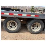 1989 Tandem-axle flatbed equipment trailer