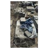 (92) Pallets  flagstone, retaining wall bricks, pavers, steps, wall caps