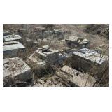 (92) Pallets  flagstone, retaining wall bricks, pavers, steps, wall caps