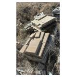 (92) Pallets  flagstone, retaining wall bricks, pavers, steps, wall caps