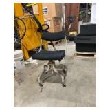 Vintage Rolling Chair (609264)