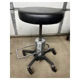 MSRP $3000 Reliance 540 Series Hydraulic Medical Stool W/Foot Pedal Hands-Free Height Adjust + Swivel Lock 5 Leg Anti Tip Base Perfect For Surgical Rooms Exams Dental Clinics Sterile Procedure Use - G