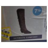 Universal Thread Suede Boots size 7...