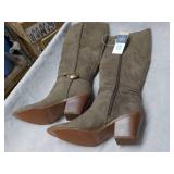 Universal Thread Suede Boots size 8...