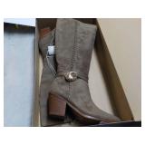 Universal Thread Suede Boots size 9...
