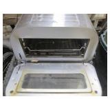 Scratch and dent Gourmia toaster ov...