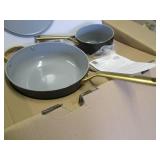 New 11 piece non stick cookware set...
