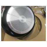 New 11 piece non stick cookware set...