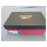 Size 9 Reebok shoes...