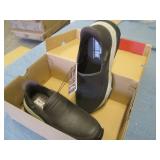 Size 9 Sketchers swift fit shoes...