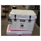 Yeti Tundra 35 Chest Cooler / Tito