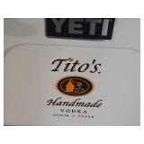 Yeti Tundra 35 Chest Cooler / Tito