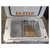 Yeti Tundra 35 Chest Cooler / Tito