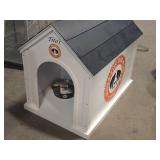 Wood Dog House / Tito