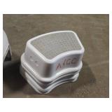Lot of (6) Plastic Step Stools 1-step