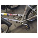 Magna Fugitive 25" Trail Bike 19" White Frame