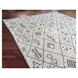 Vintage Handwoven Moroccan Berber Wool Rug 9