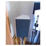 Nokamchi pedastal speakers. 3 in total. As shown. CASH ON SITE ONLY. PICKUP IS MONDAY MAY 11TH FROM 11 AM TO 4 PM. REGARDLESS WHAT THE SCHEDULE STATES.