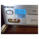 Sony vcr player. As shown. CASH ON SITE ONLY. PICKUP IS MONDAY MAY 11TH FROM 11 AM TO 4 PM. REGARDLESS WHAT THE SCHEDULE STATES.