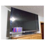 65 inch flat screen tv. Remote possible but not guaranteed. As shown. CASH ON SITE ONLY. PICKUP IS MONDAY MAY 11TH FROM 11 AM TO 4 PM. REGARDLESS WHAT THE SCHEDULE STATES.